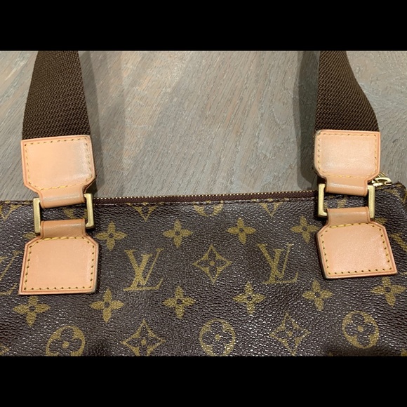 Louis Vuitton Crossbody - Picture 9 of 16